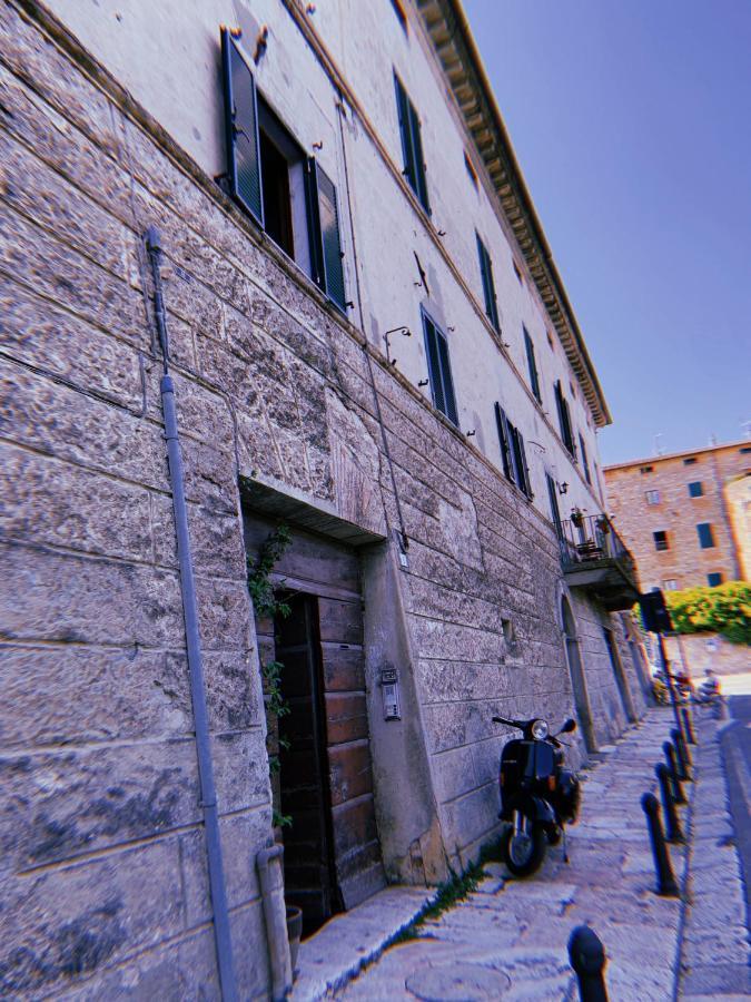 Claves Claustri - Storico Con Balcone