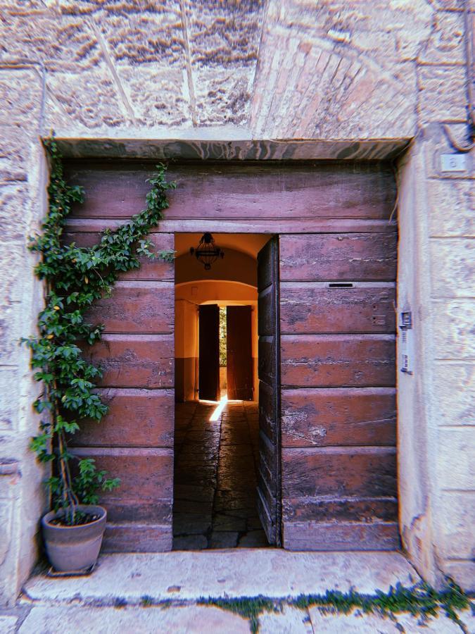Claves Claustri - Storico Con Balcone Sarteano